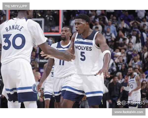 NBA季后赛激战正酣 多支球队展现强势实力争夺冠军荣耀