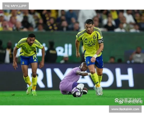 马内进球后因踩踏门将小腹染红离场 C罗愤怒摊手裁判无视